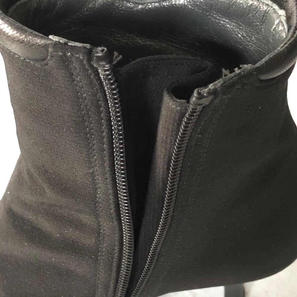 Stuart Weiztman Kitten Heel Gore Tex Boot 5.5 M - Picture 11 of 16